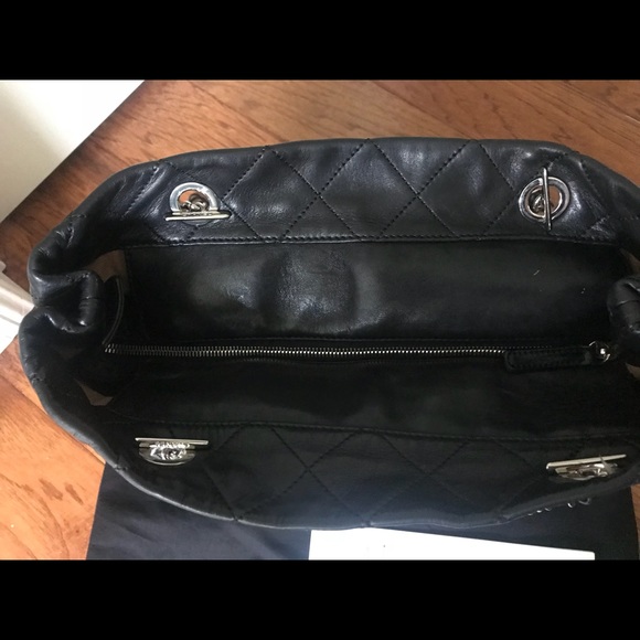 SOLD!Authentic Chanel Large Quilted Lambskin Tote - Picture 4 of 8